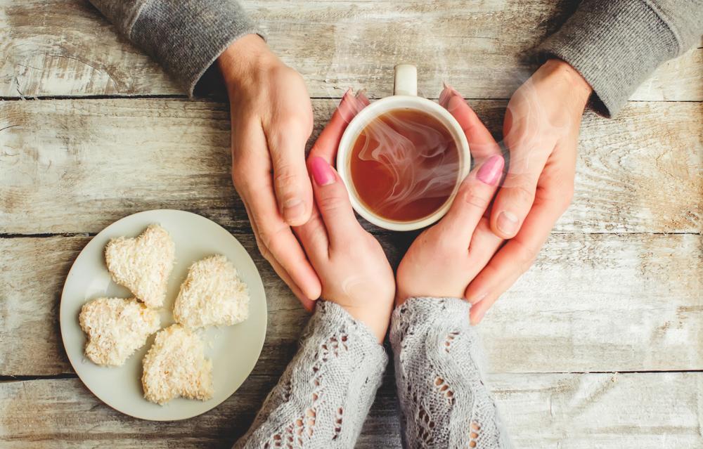 hiver thé avec des petits gateaux