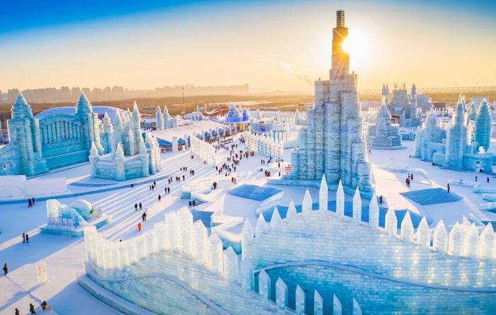 Arpentez la planète & découvrez les plus beaux festivals de glace