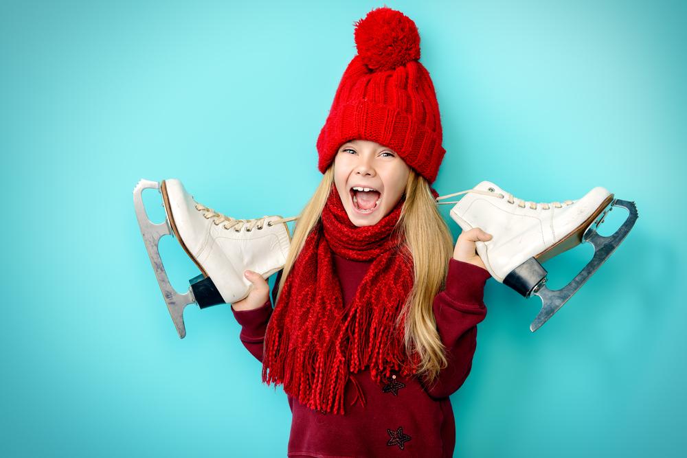 fille avec des patins a glace