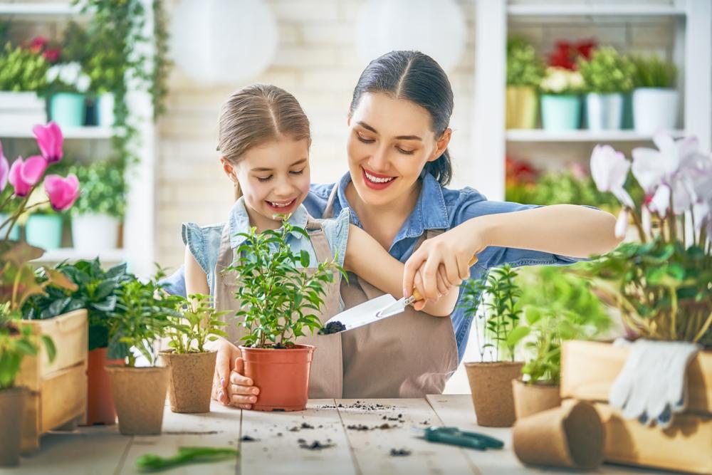 jardinage maman enfant famille