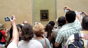 La foule dans la beauté parisienne