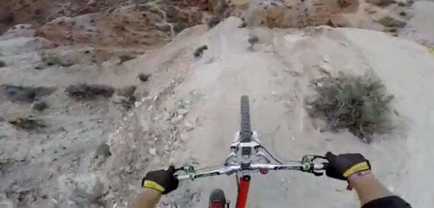 Descente vertigineuse en VTT