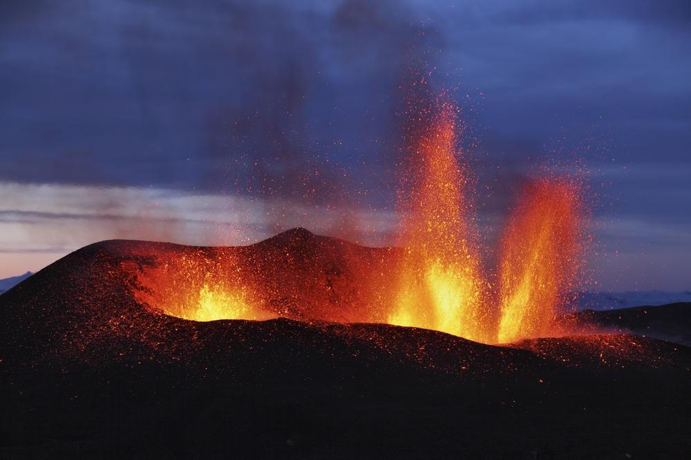 Volcan en éruption