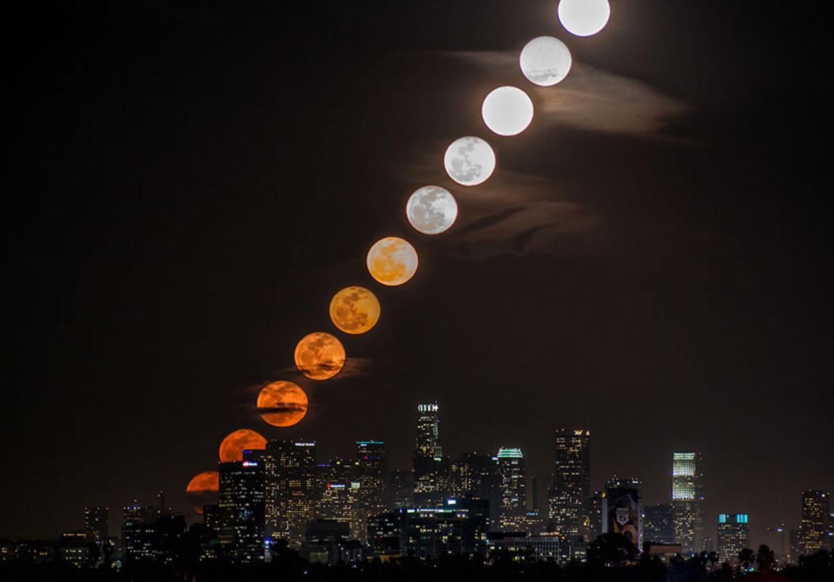 Un incroyable lever de lune aux États-Unis