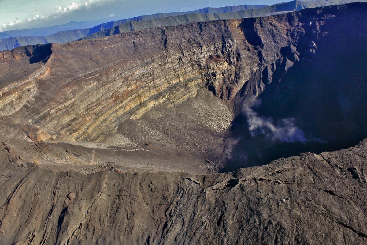 Le Piton de la Fournaise est l'un des volcans plus actifs au monde.