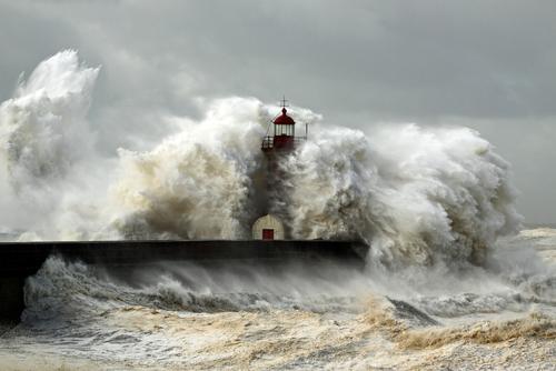 La tempête Carlos s'abat sur La Réunion (c) Shutterstock