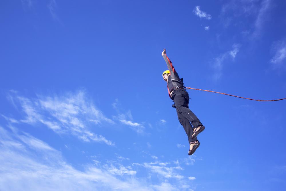 Un nouveau record de saut à l'élastique vient d'être battu.