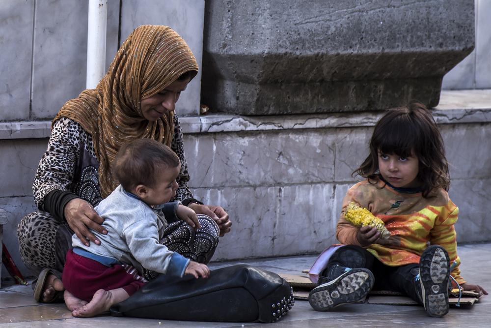 À Paris, Porte de la Chapelle  la gale réapparaît parmi les migrants. 