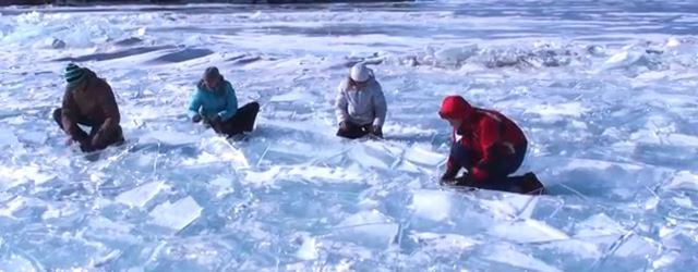 Faire de la musique avec un lac gelé