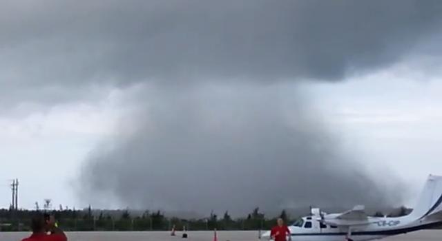 Une tornade frappe les Bahamas