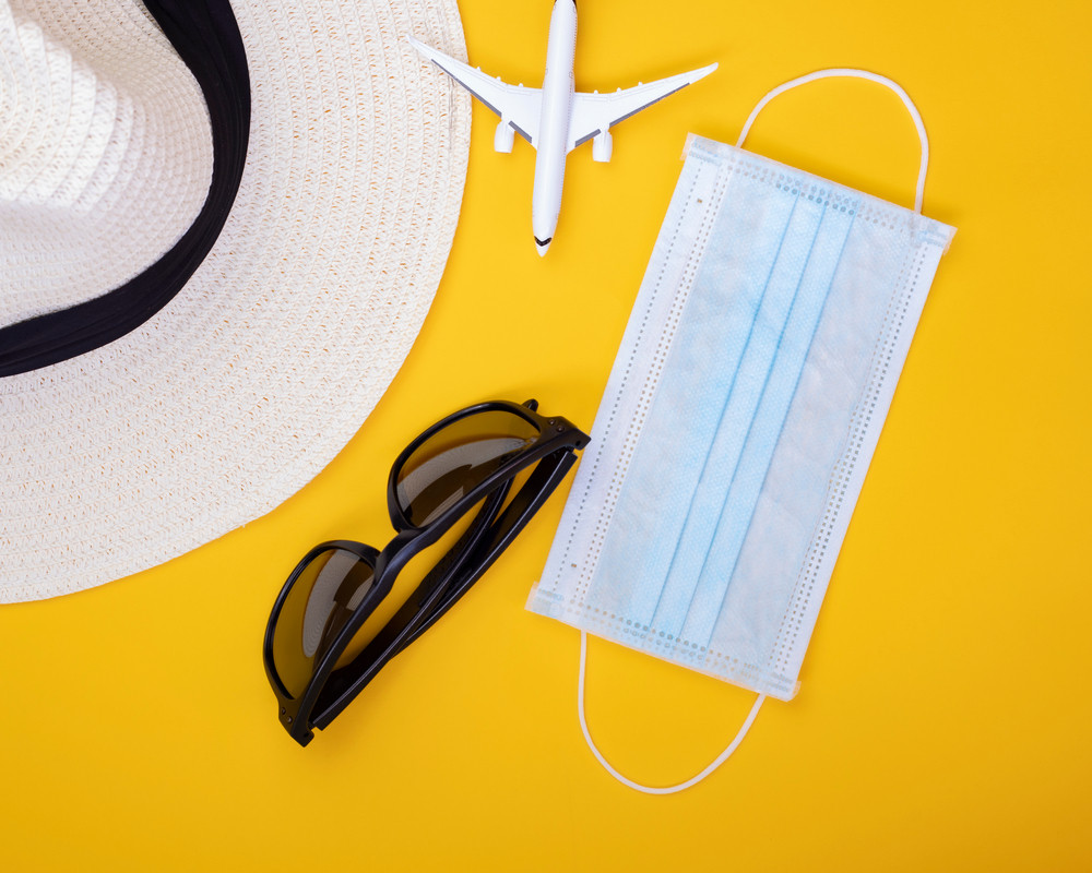 avion masque chapeau