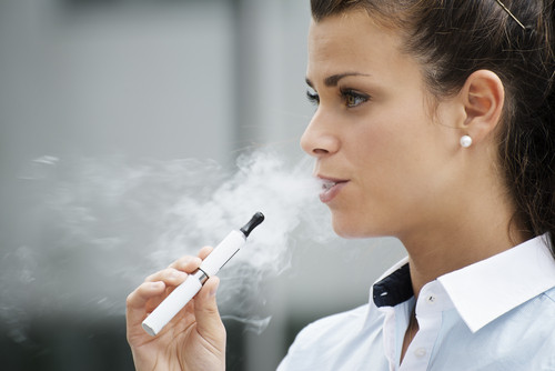 Les employeurs plus tolérants envers le vapotage (c) Shutterstock