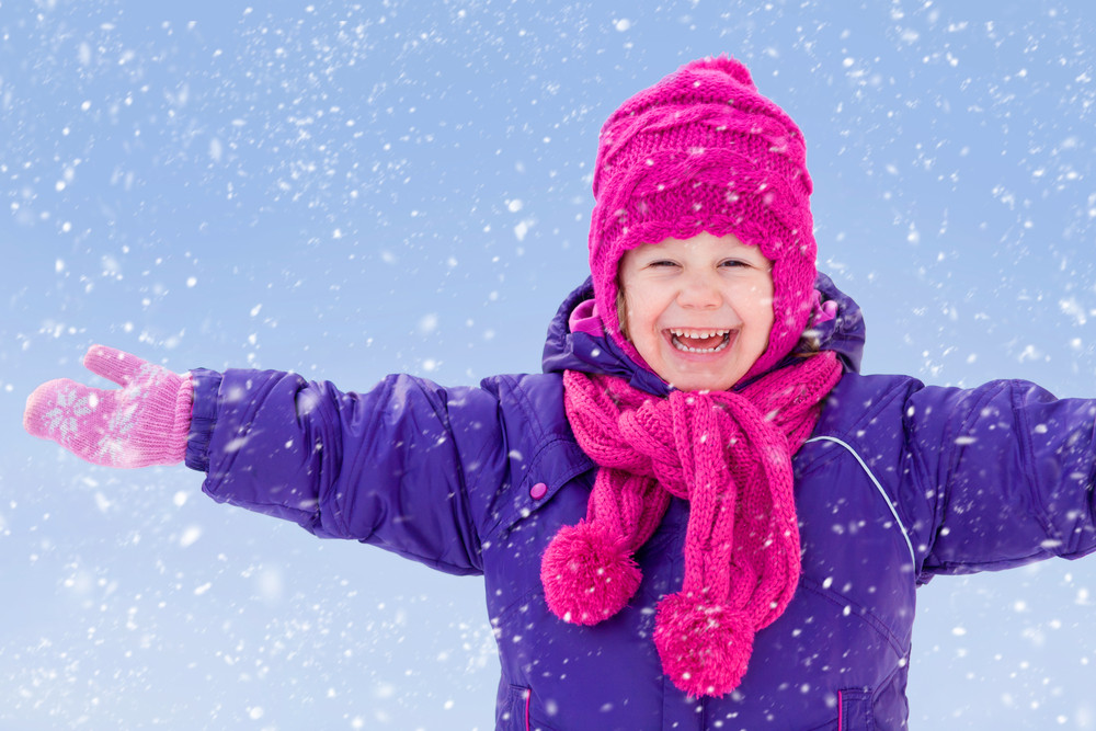 fillette dans la neige