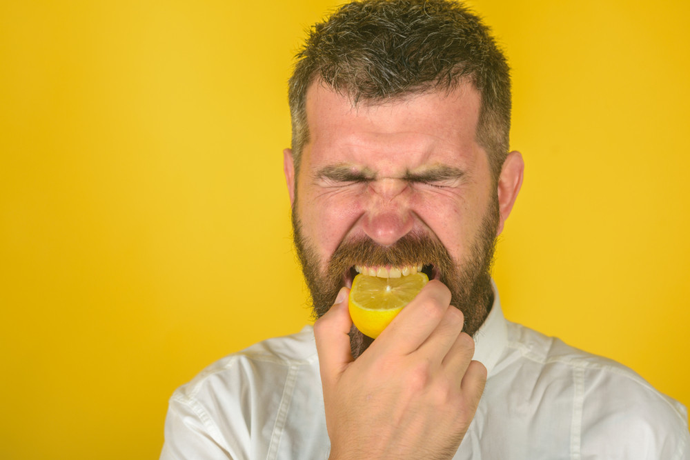 Le « Lemon Face Challenge » consiste à croquer dans un citron en étant filmé.