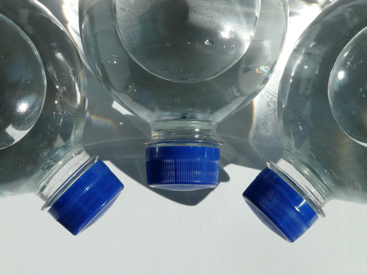 En Belgique, l'eau minérale en bouteille est environ 30% plus chère qu'en France.