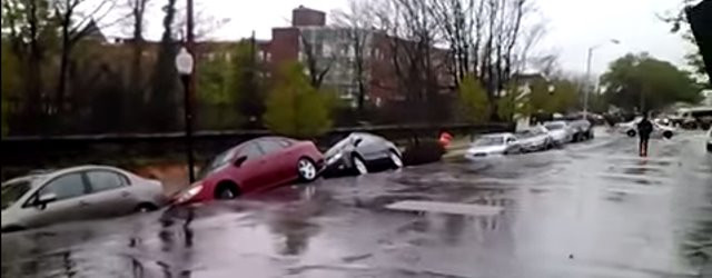 Un pan de rue s'affaisse à Baltimore