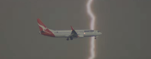 Un avion évite la foudre en Australie.