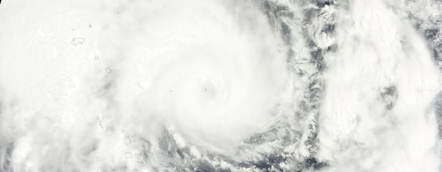 Nouvelle-Calédonie : le cyclone PAM s'approche dangereusement