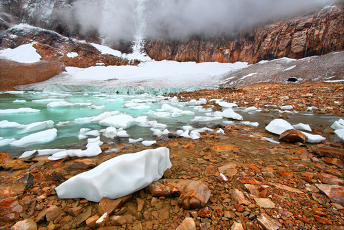 fonte d'un glacier liée au réchauffement climatique
