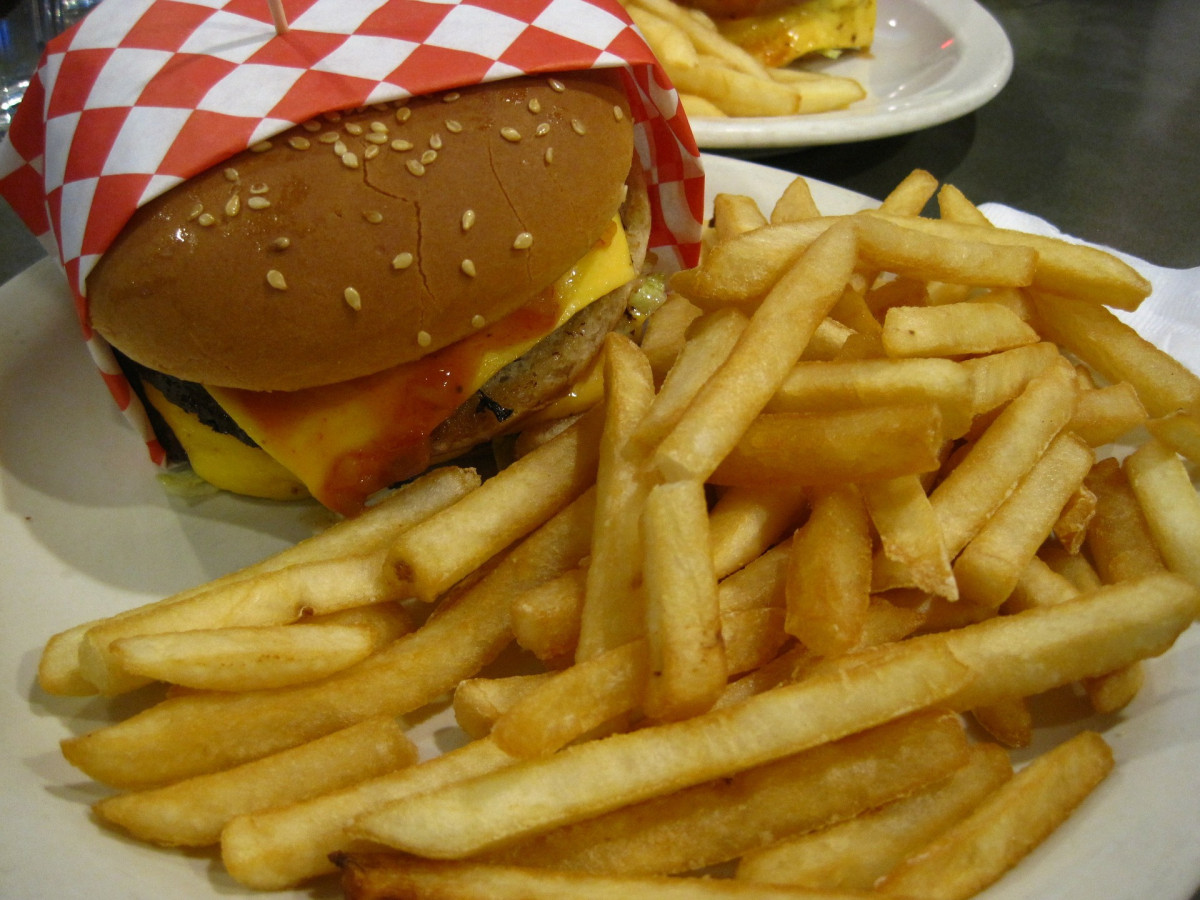 hamburger dans un emballage aux phtalates