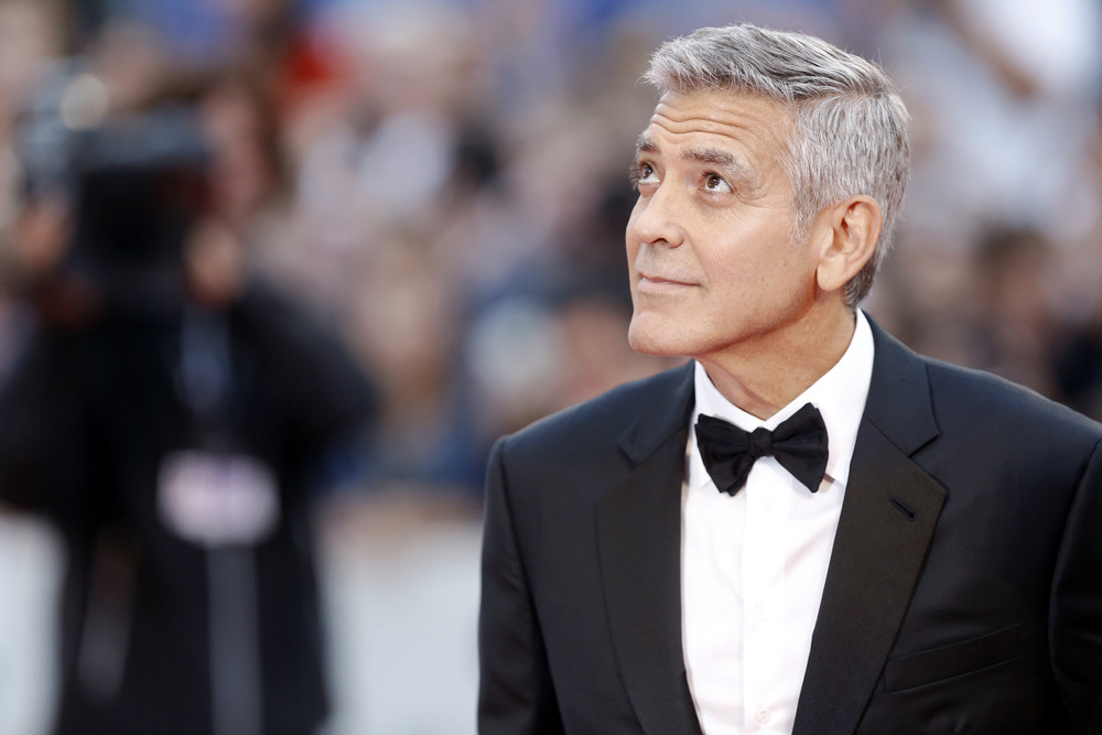 Il n'y a pas que Georges Clooney a qui les cheveux blancs vont bien. Vous aussi !
