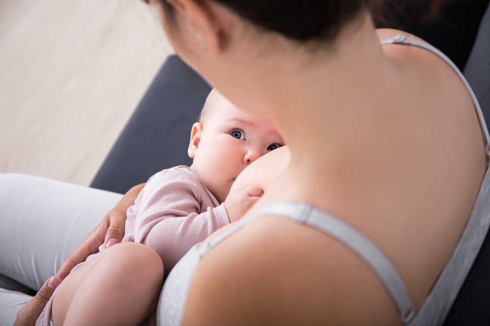 L'allaitement maternel est essentiel pour la croissance et la santé de l'enfant.