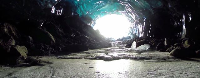 Explorez le cur de grottes de glace !