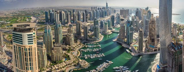 Deux hommes volent au dessus de Dubaï !