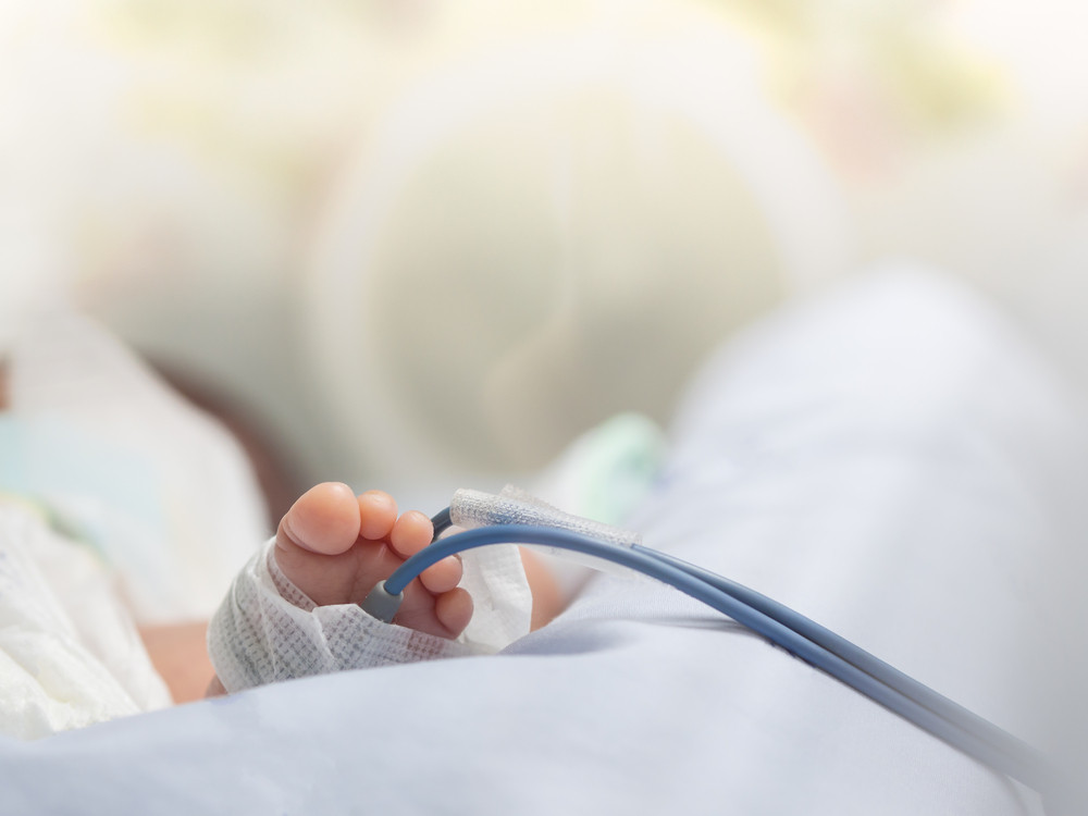 Opération d'un bébé