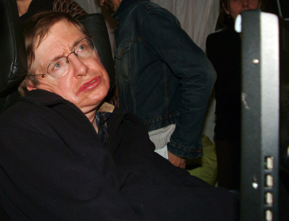 Il était célèbre pour son génie scientifique et son handicap physique.