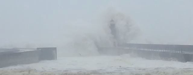 Vague impressionnante au Portugal