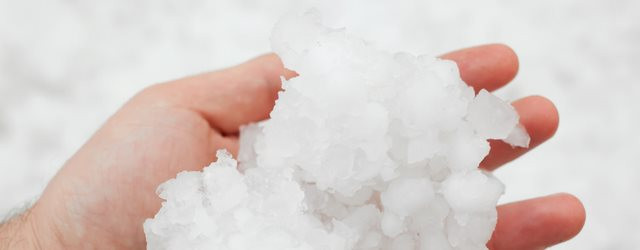 Un spectaculaire orage de grêle recouvre la Californie de blanc