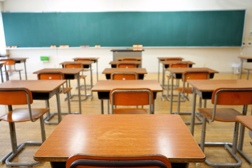 Ecole : pourquoi une rentrée scolaire un mardi ? (c) Shutterstock