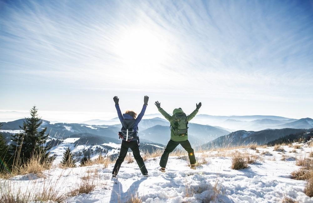 Garder la forme en hiver : Top 4 des sports à pratiquer en montagne 
