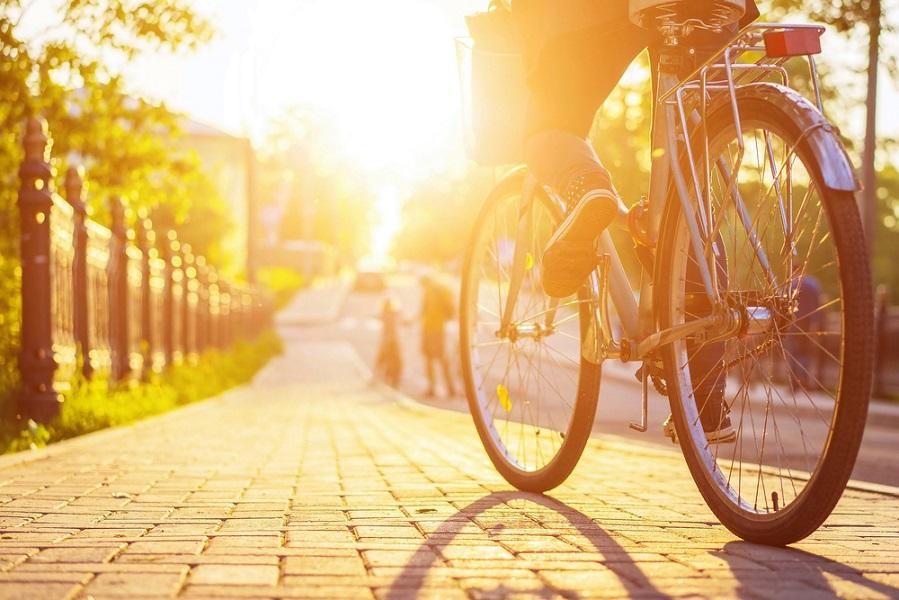 Cadeaux écolos : 5 idées pour équiper un cycliste en ville