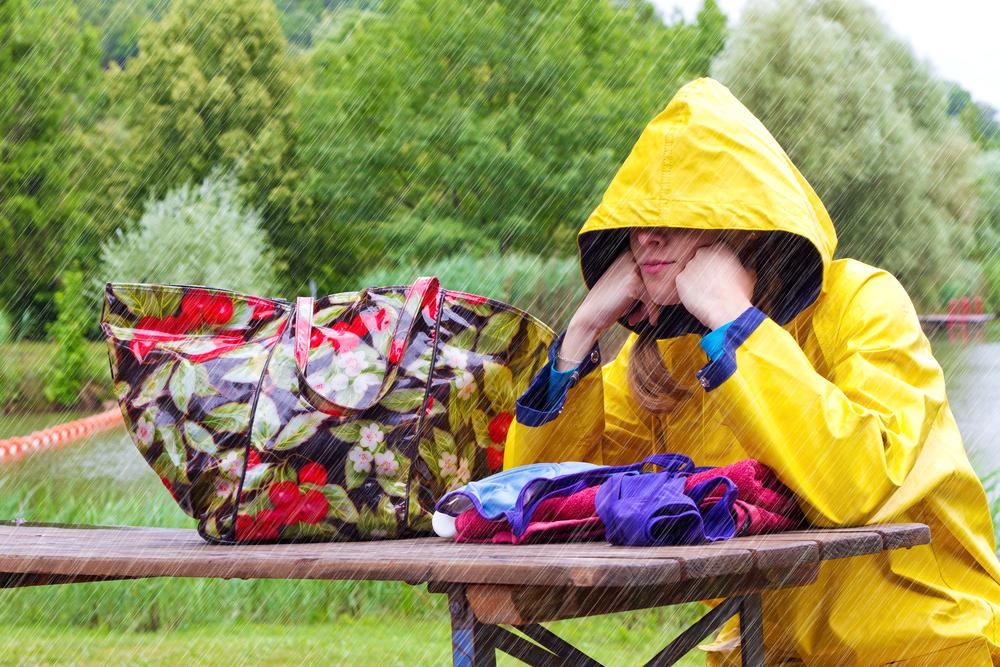 Voyager dans un lieu pluvieux : comment préparer son sac ?