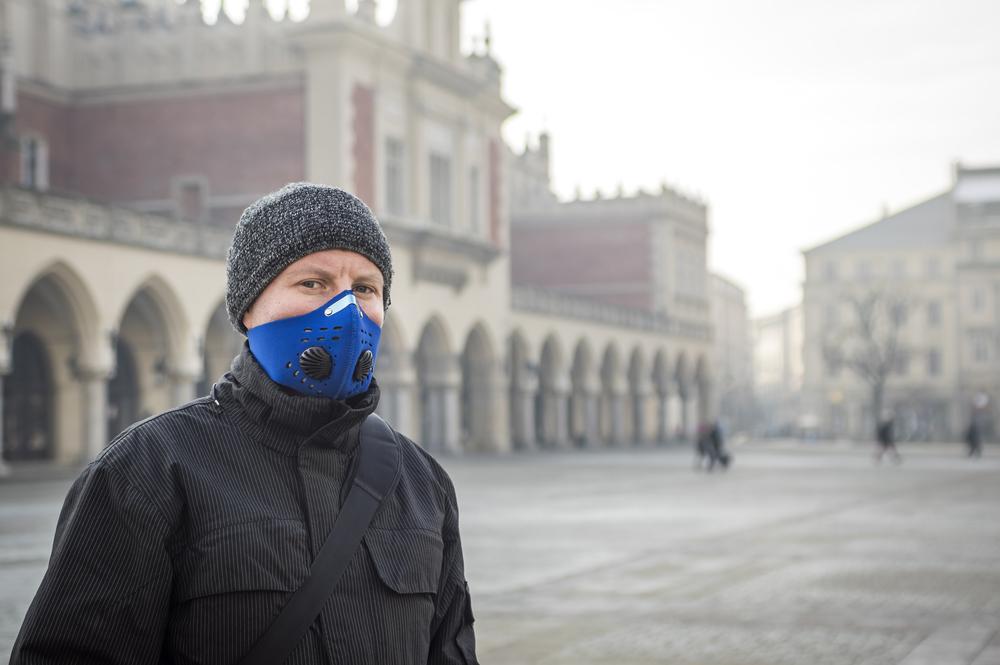 Les Polonais sont nombreux à acheter des masques, espérant se protéger de la pollution.