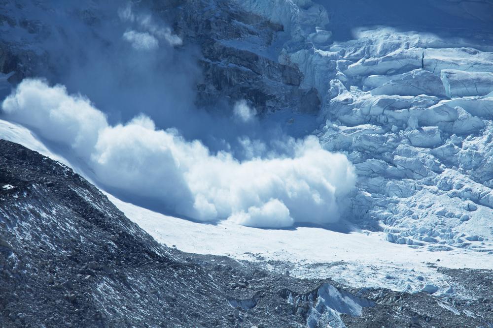 Lorsque le cumul de neige est important, une avalanche peut se déclencher facilement.