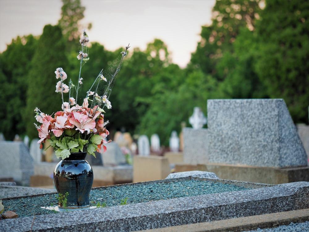 Le manque de place dans les cimetières est un problème.