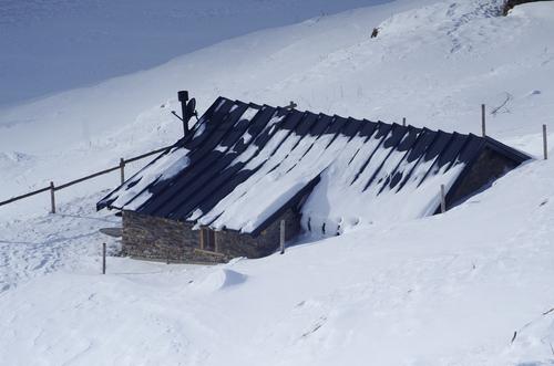 Une avalanche de neige touche un hôtel en Italie (c) Shutterstock
