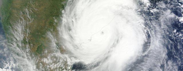 Images spectaculaires du cyclone Hudhud en Inde