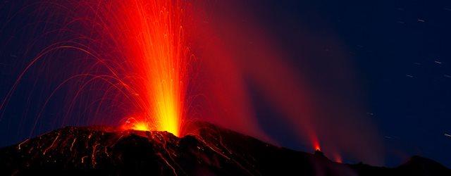 Découvrez les images de la spectaculaire éruption volcanique au Chili 