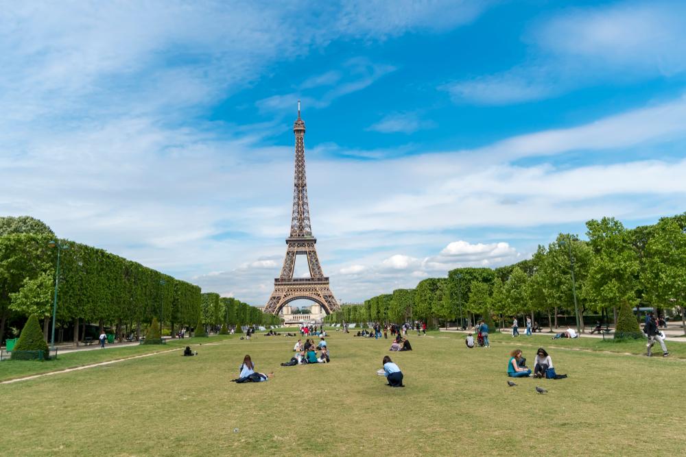 La Tour Eiffel accueille 7 millions de visiteurs par an.