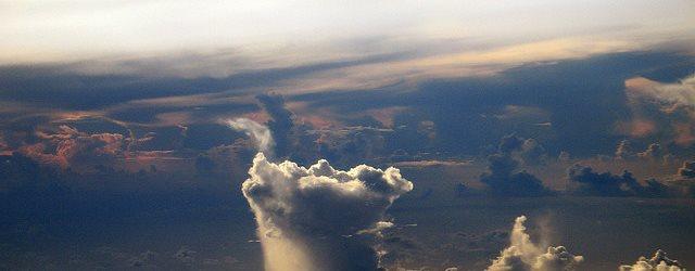 Spectaculaire photo d'un nuage unique