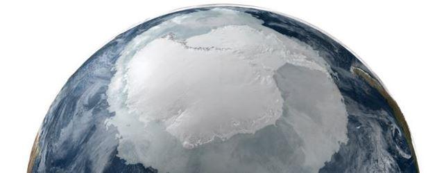 Vues aériennes de l'Arctique et de l'Antarctique 