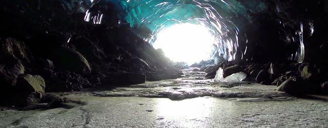 Explorez le cur de grottes de glace !