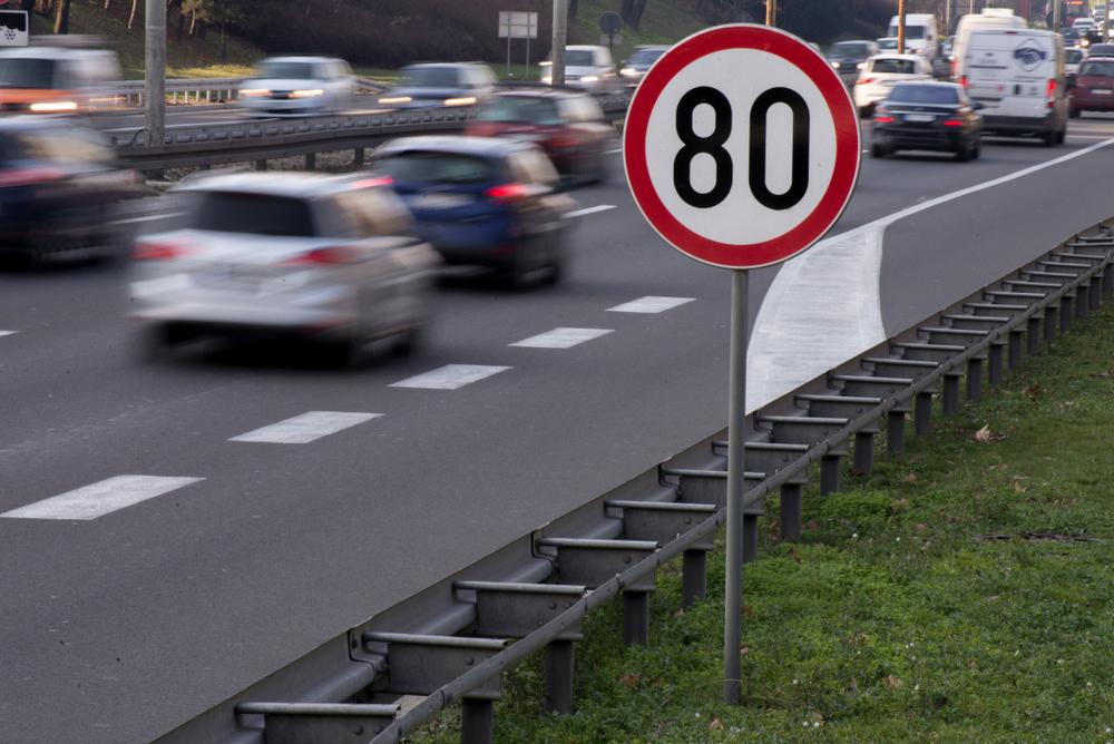 De nombreux conducteurs ne respectent pas la limite à 80 km/h. 