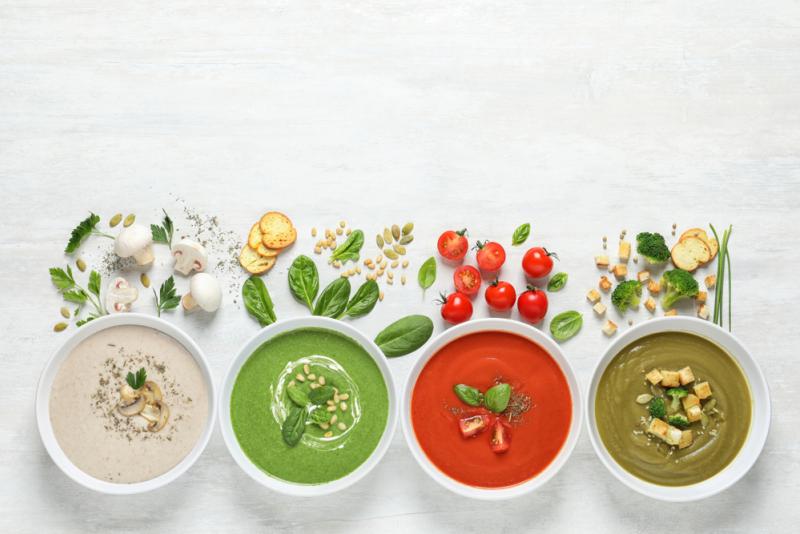 bols de soupe aux légumes