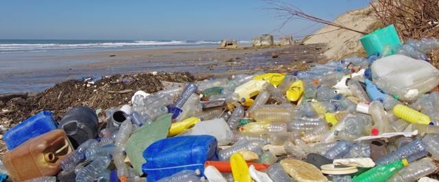 dechets-sur-une-plage