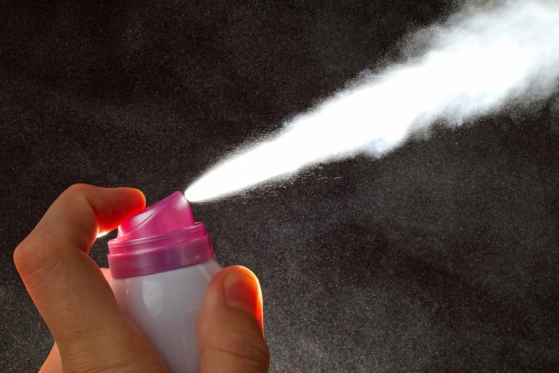Les sprays censés épurer l'air de la maison la polluent et sont dangereux pour la santé.